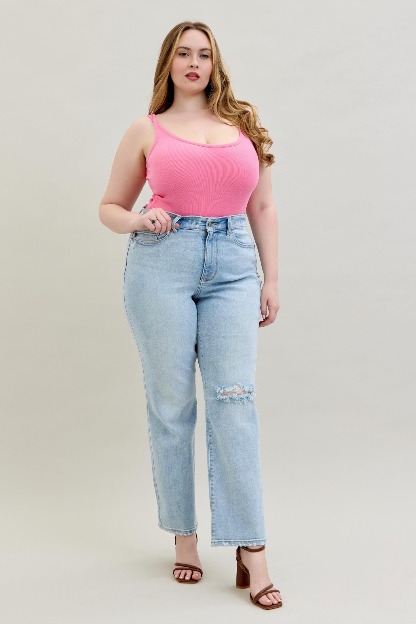 Back Pocket Cutout 90's Straight Leg Jeans (Plus)