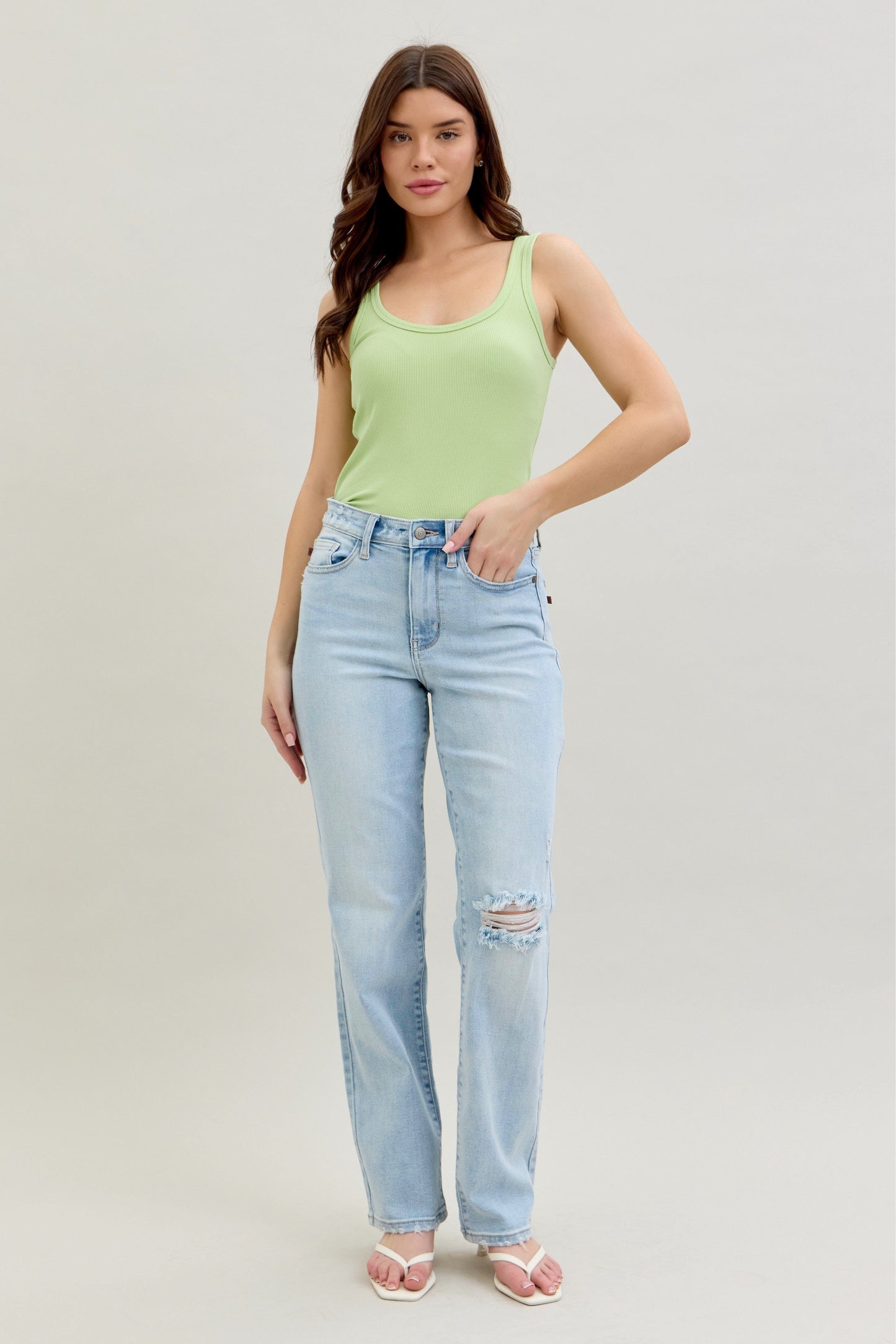 Back Pocket Cutout 90's Straight Leg Jeans (Regular)