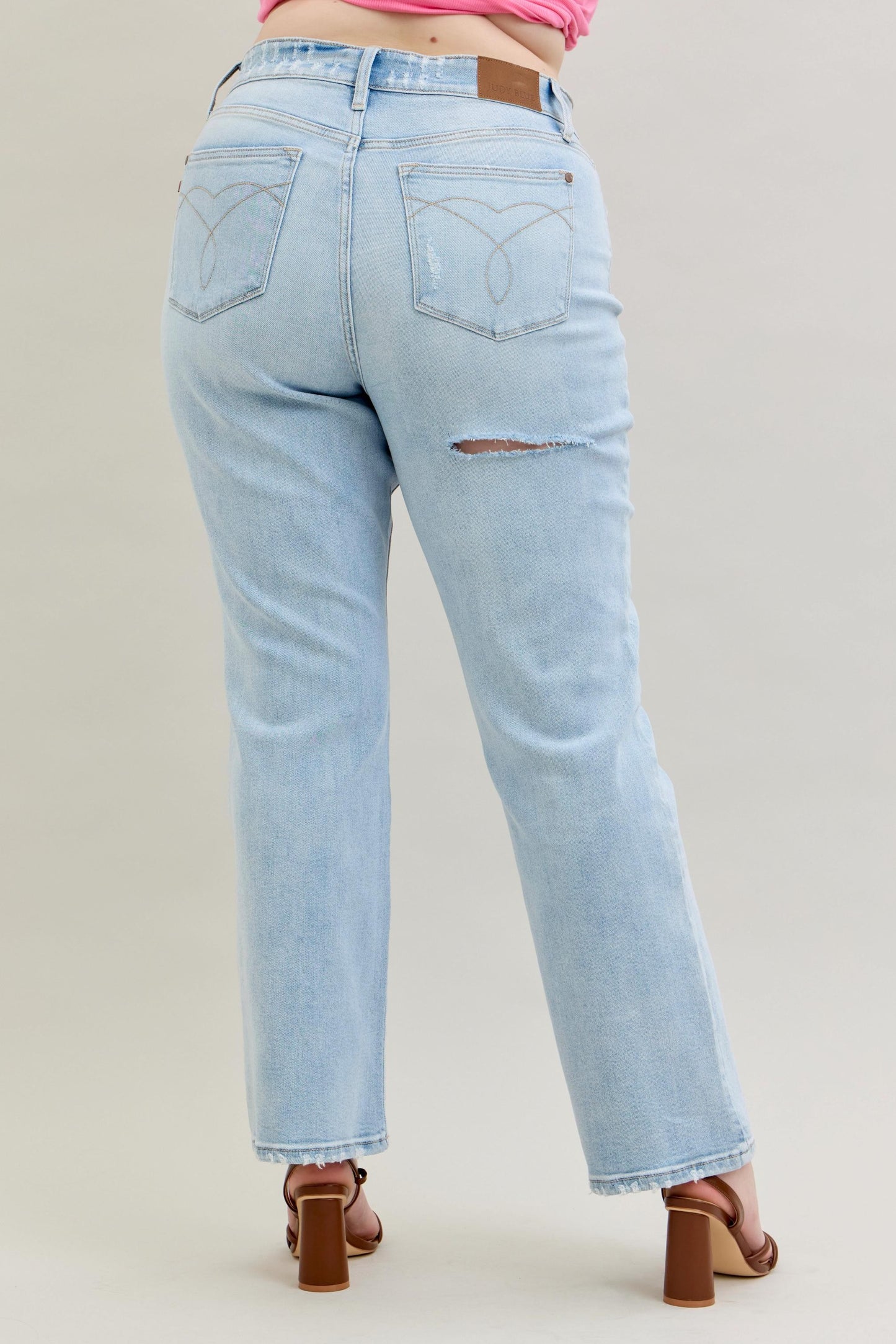 Back Pocket Cutout 90's Straight Leg Jeans (Plus)