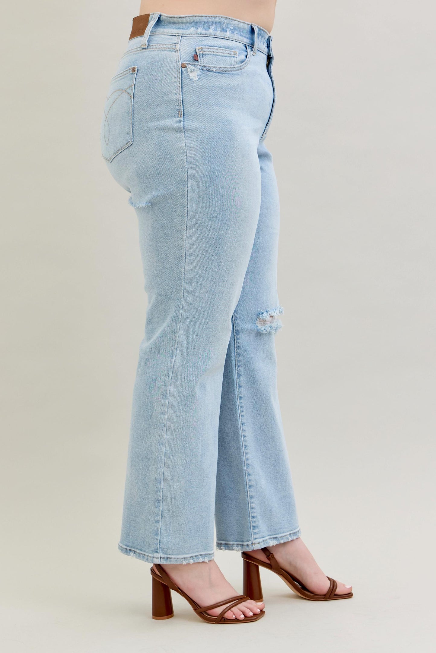 Back Pocket Cutout 90's Straight Leg Jeans (Plus)